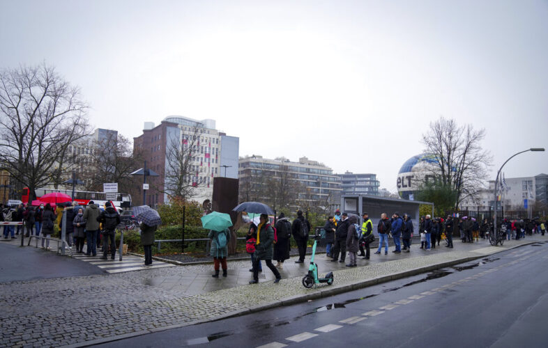 Tue. 8:31 a.m.: German soldiers face vaccine mandate as COVID cases rise
